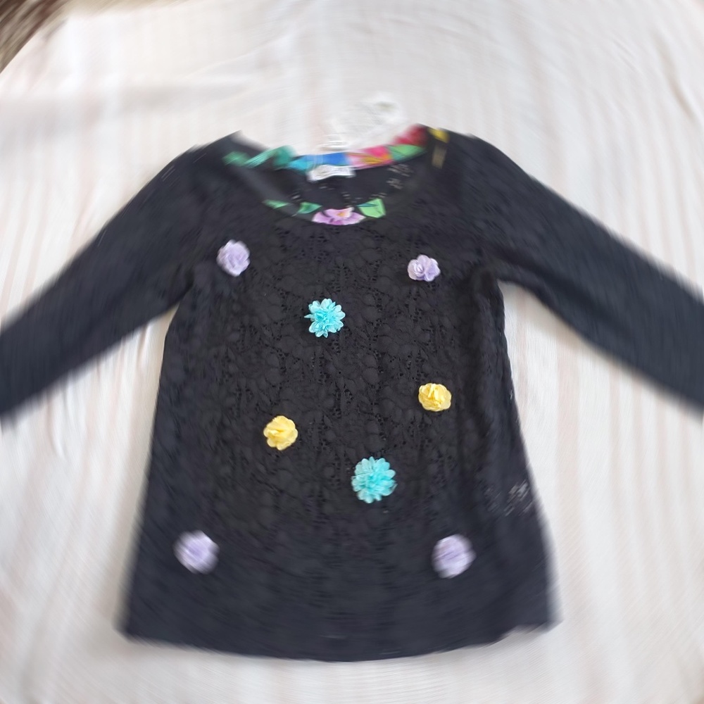 NWT COLB LACE PULLOVER W/COLORED FLOWERS SIZE M